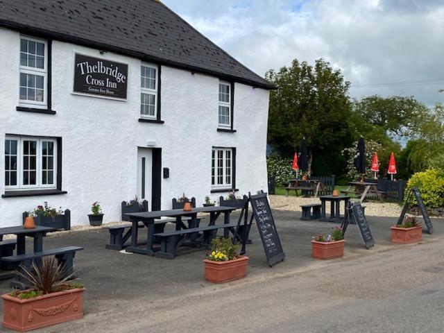 The Thelbridge Cross Inn เครดิตัน ภายนอก รูปภาพ