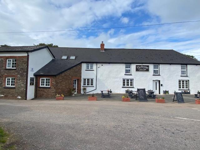The Thelbridge Cross Inn เครดิตัน ภายนอก รูปภาพ
